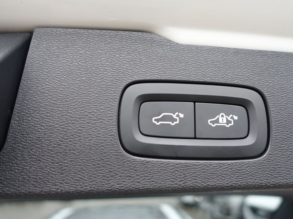 Volvo V60 2025