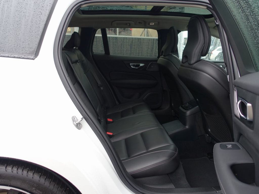 Volvo V60 2025