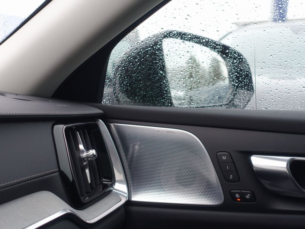 Volvo V60 2025