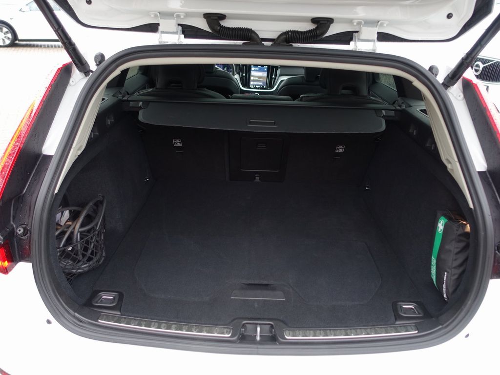 Volvo V60 2025