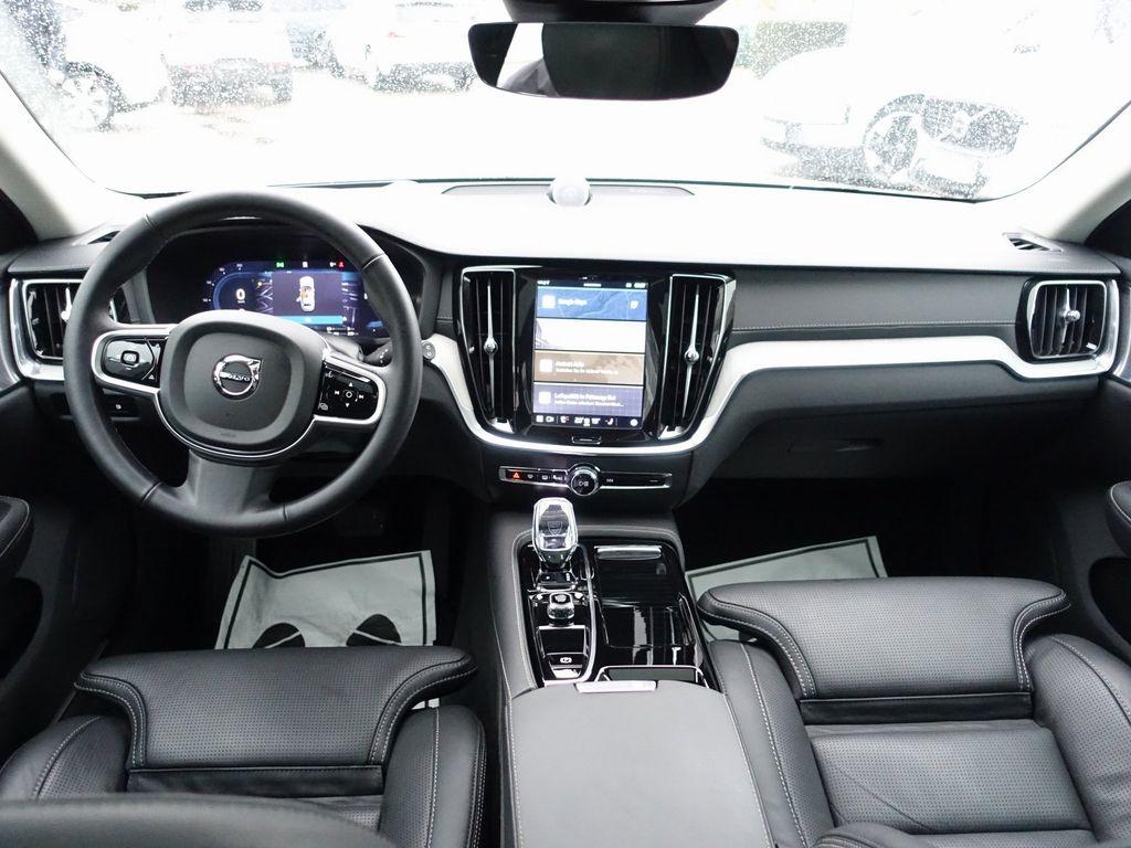 Volvo V60 2025