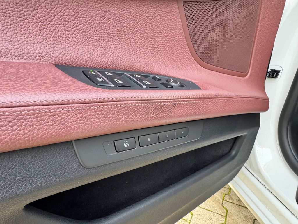 BMW 740 2011