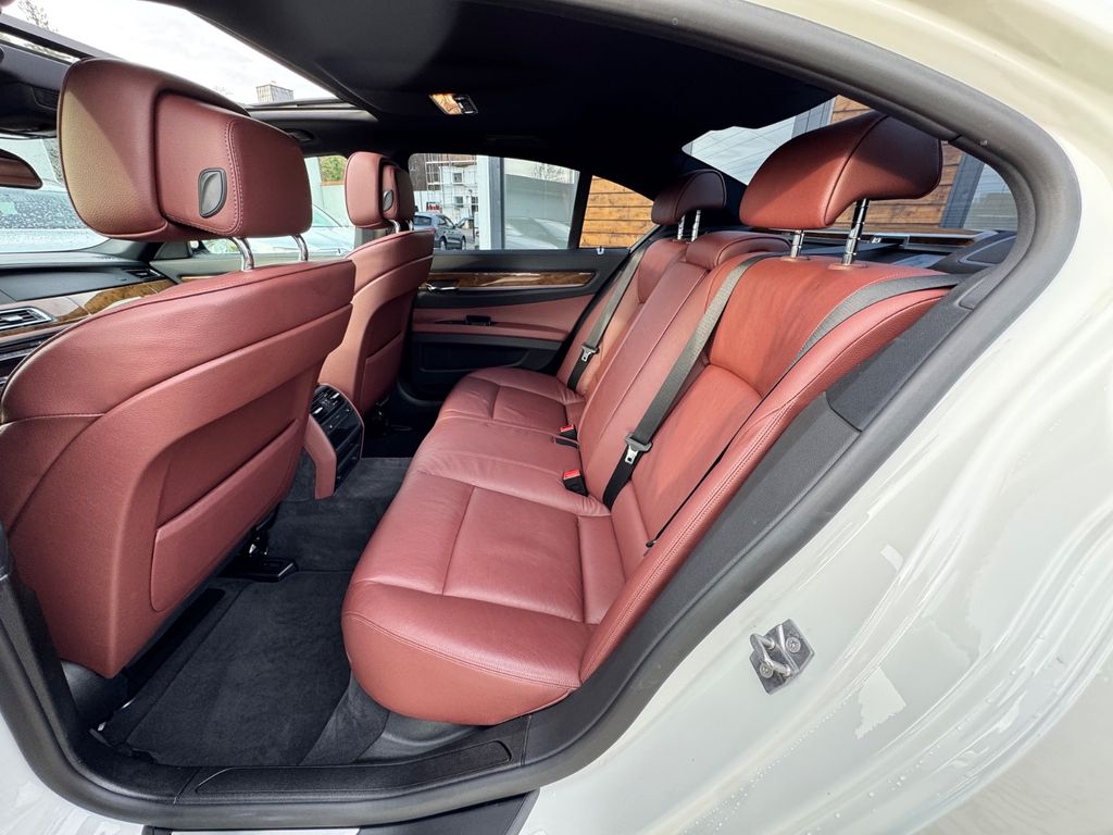 BMW 740 2011