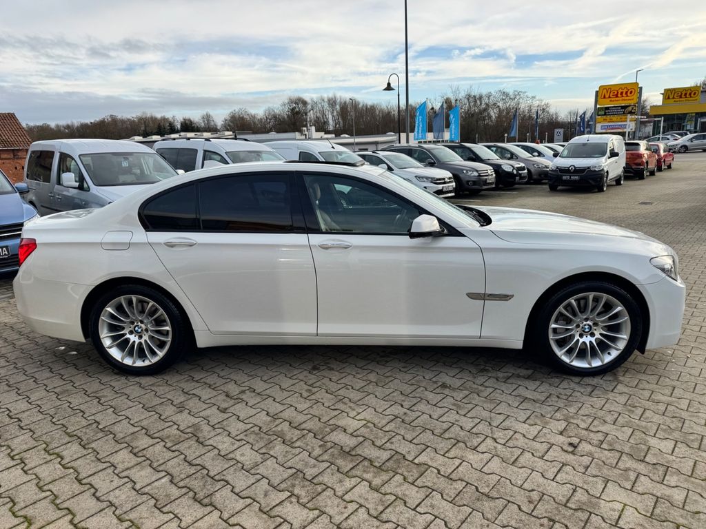BMW 740 2011