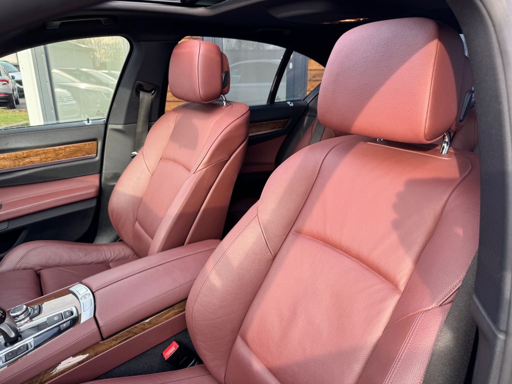 BMW 740 2011