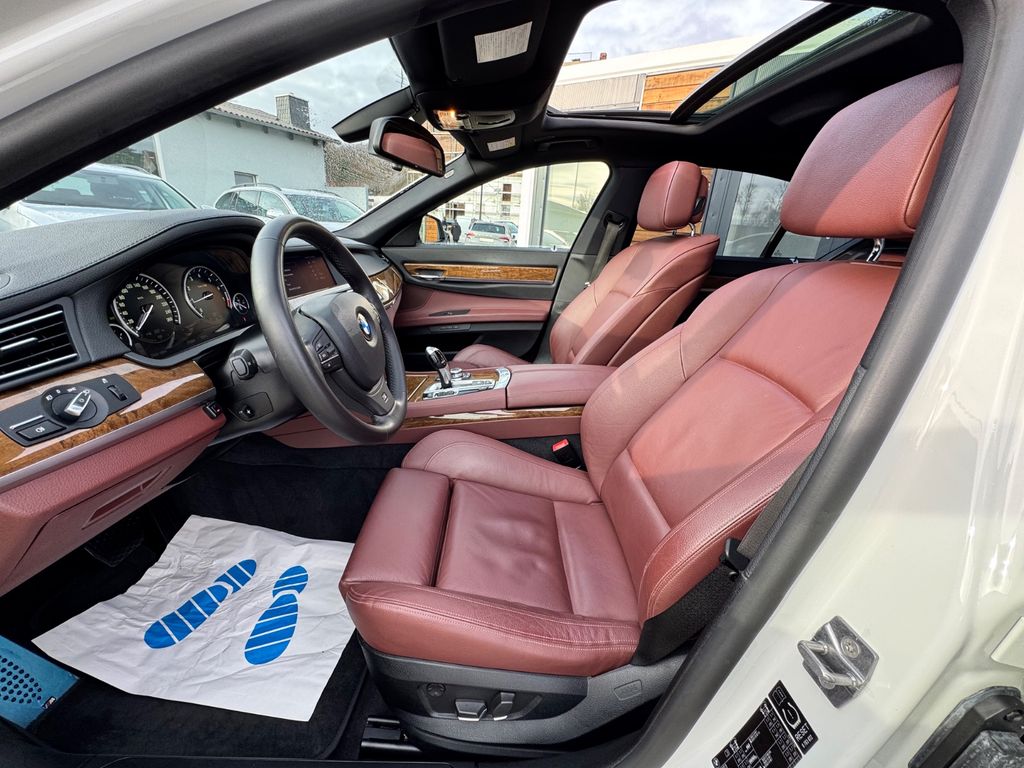 BMW 740 2011