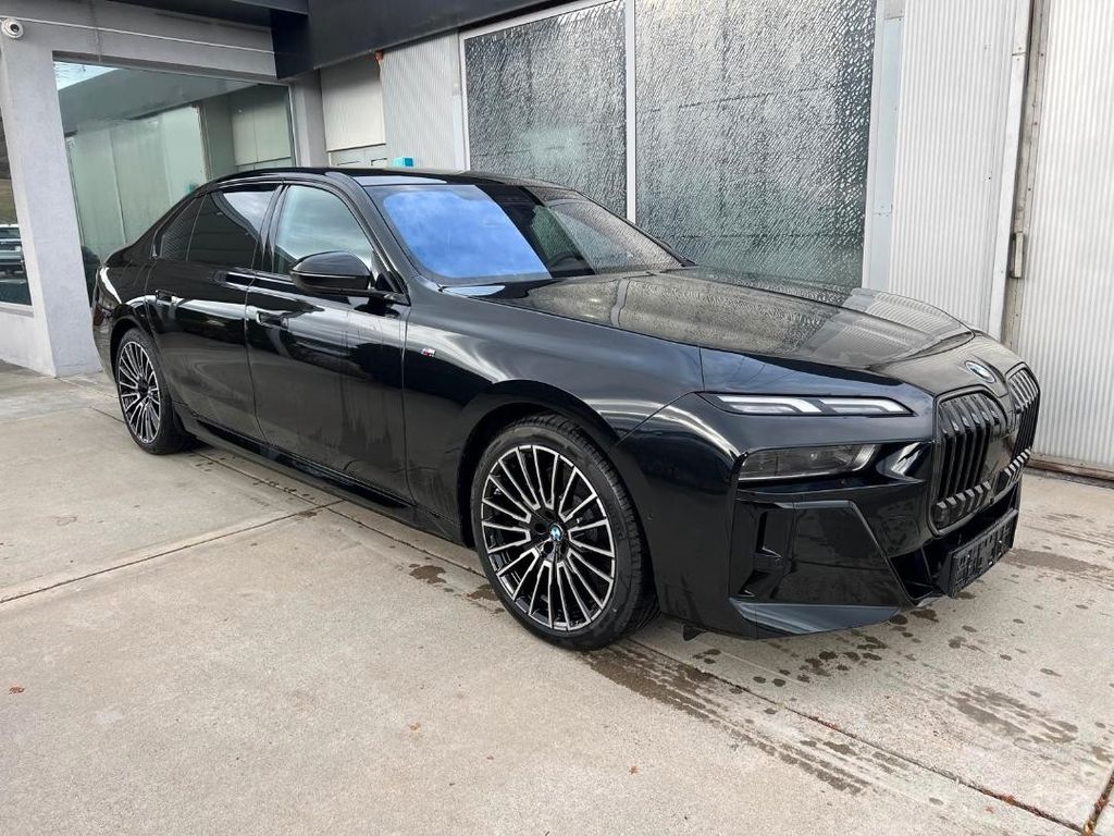 BMW i7 2025