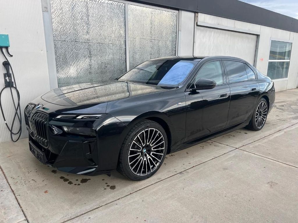 BMW i7 2025