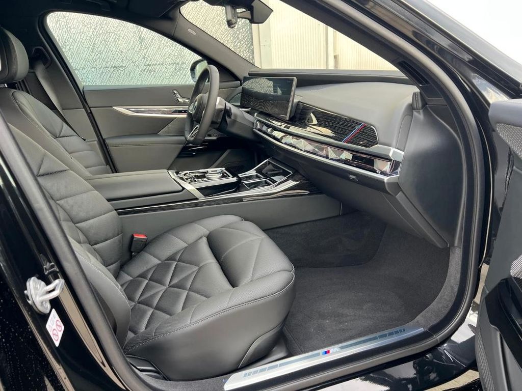 BMW i7 2025