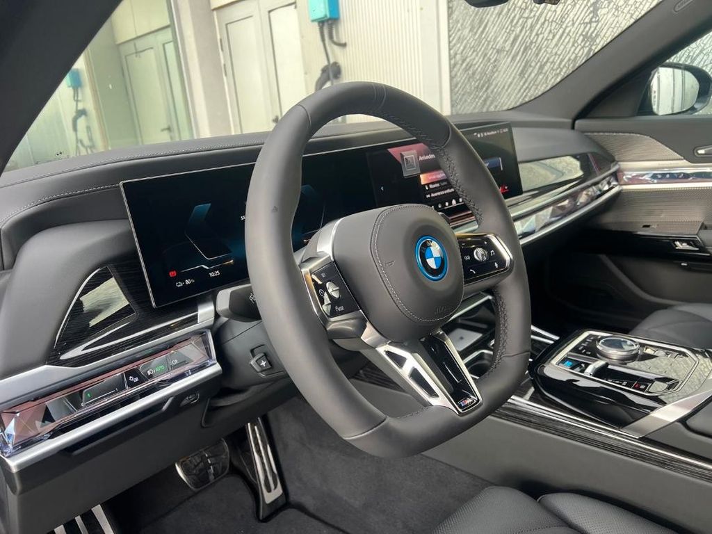 BMW i7 2025
