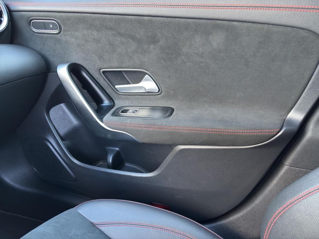 Mercedes-Benz CLA 200 2023