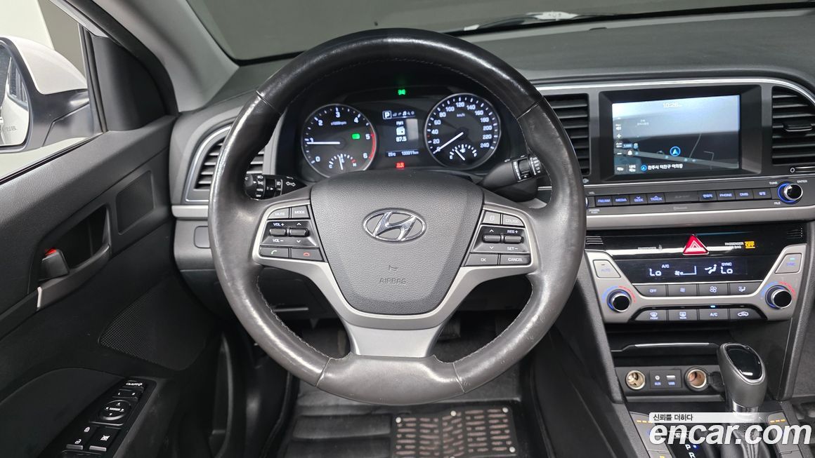 Hyundai AVANTE 2016