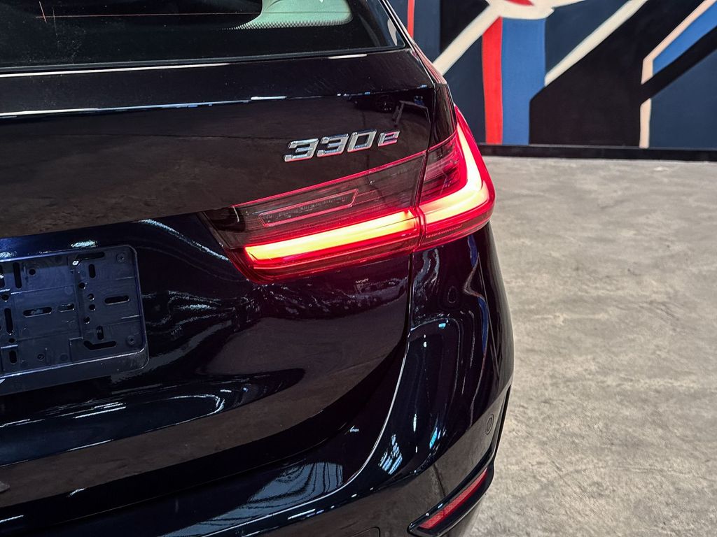 BMW 330 2021