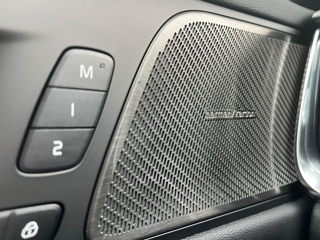 Volvo V60 2025