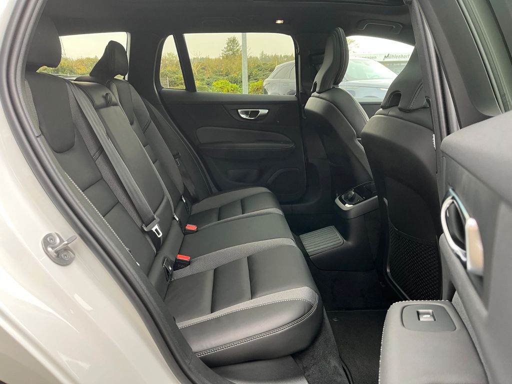 Volvo V60 2025