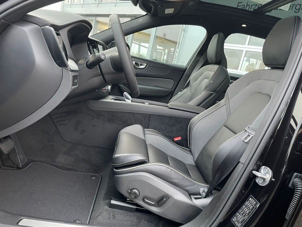 Volvo XC60 2025