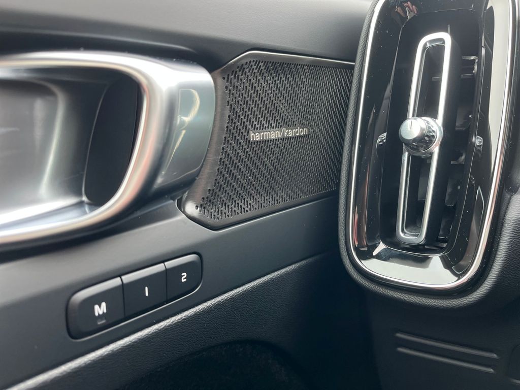 Volvo C40 2025