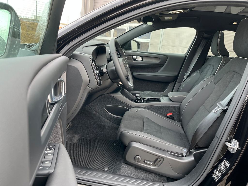 Volvo C40 2025