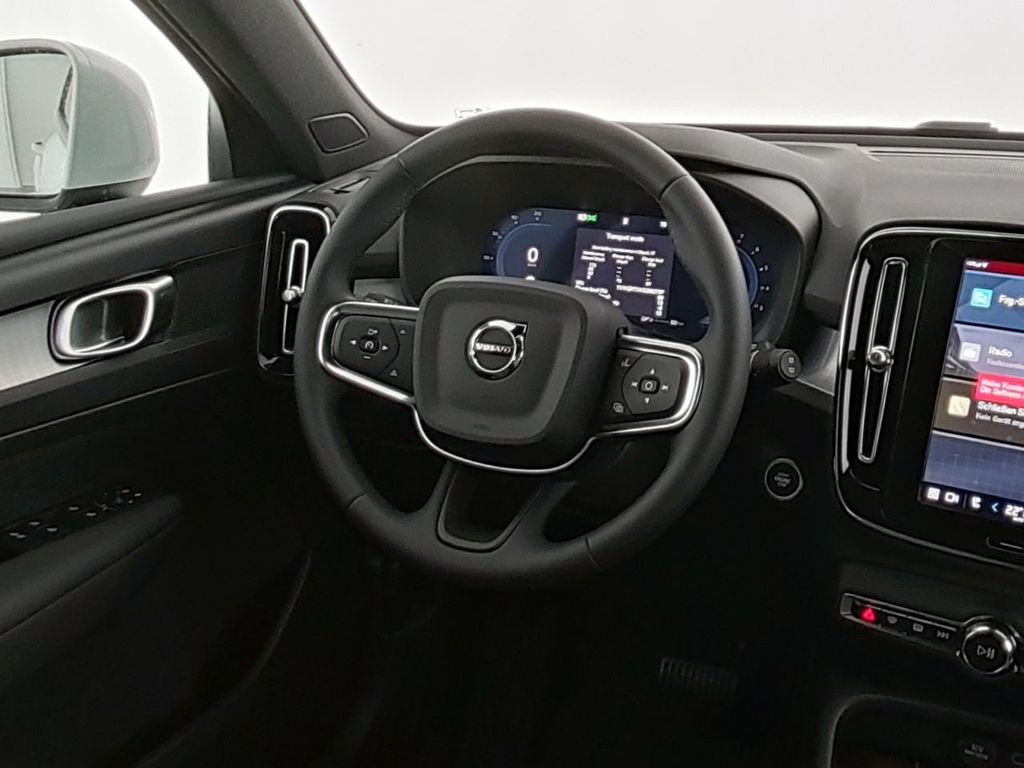 Volvo XC40 2025