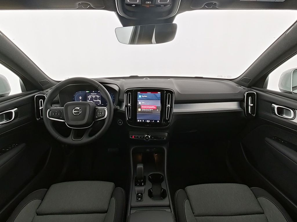 Volvo XC40 2025