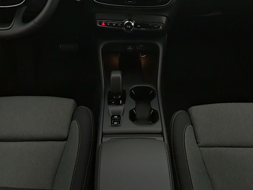 Volvo XC40 2025