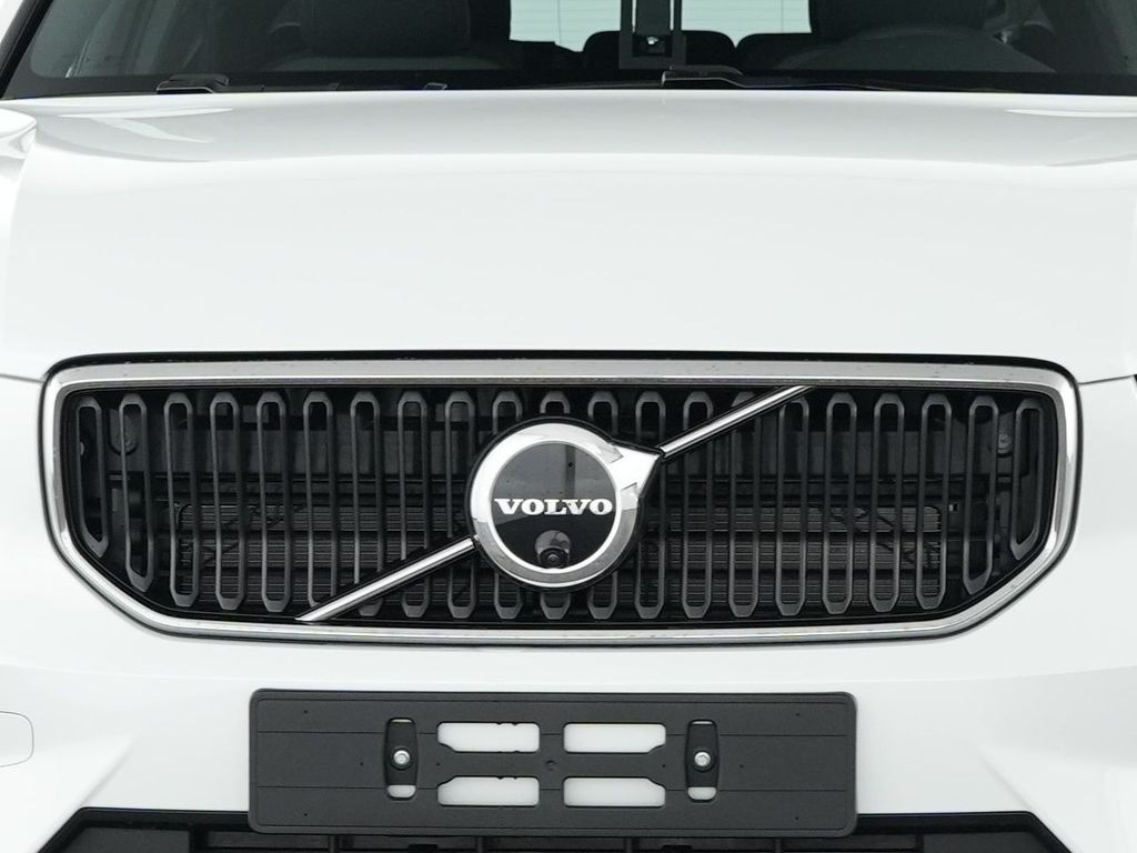 Volvo XC40 2025