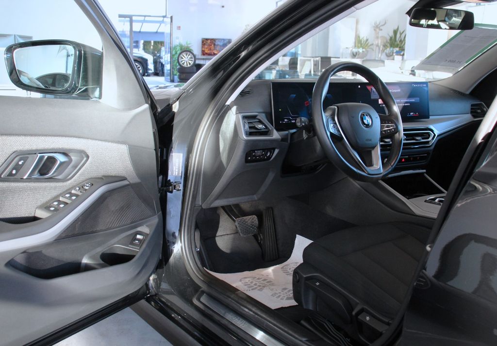 BMW 318 2022