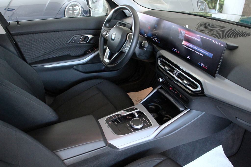 BMW 318 2022