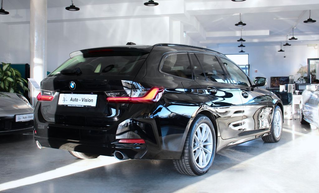 BMW 318 2022