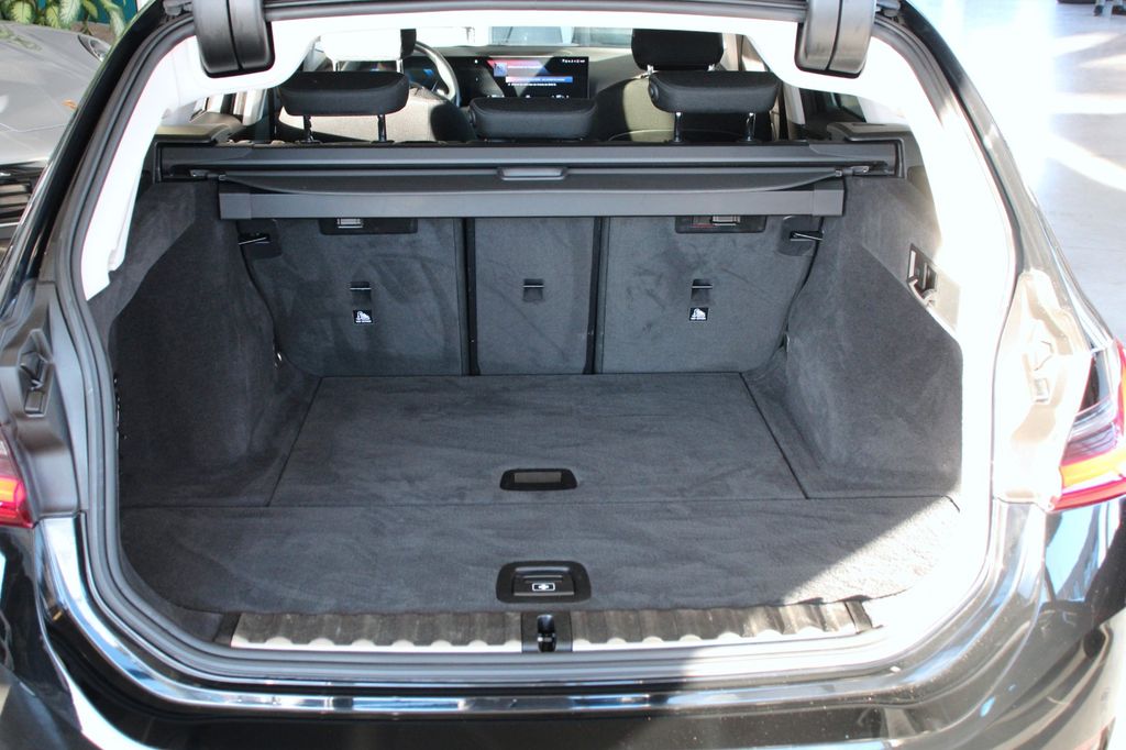 BMW 318 2022