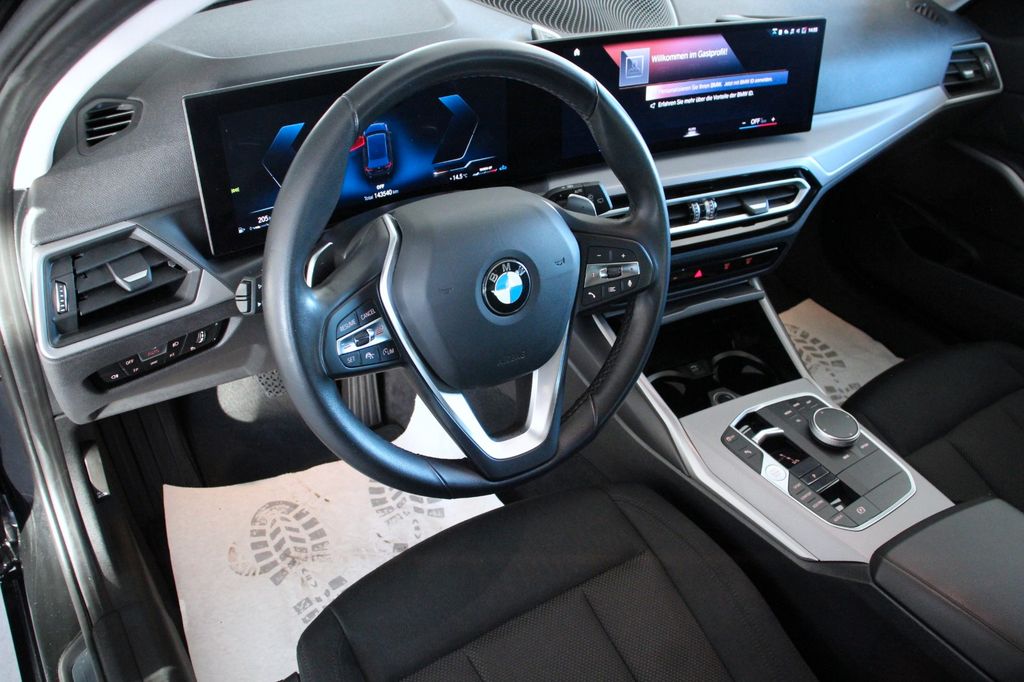 BMW 318 2022
