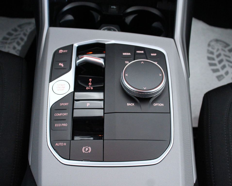 BMW 318 2022