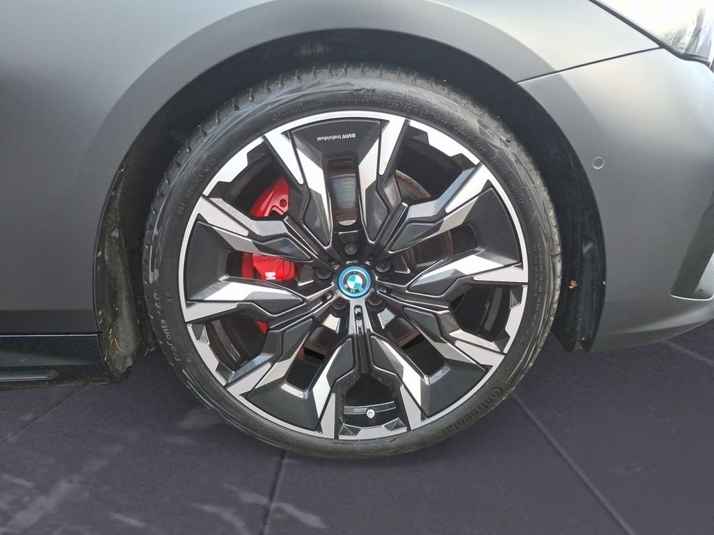 BMW i5 2024