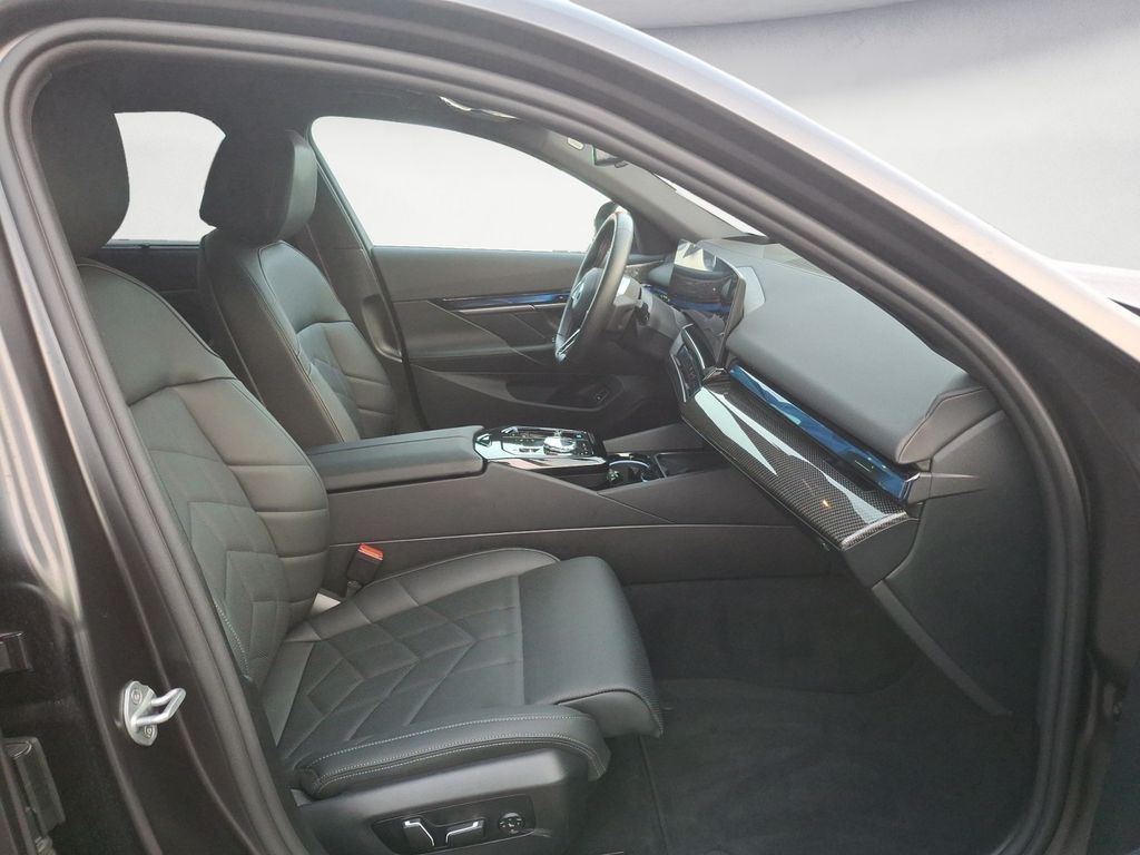 BMW i5 2024
