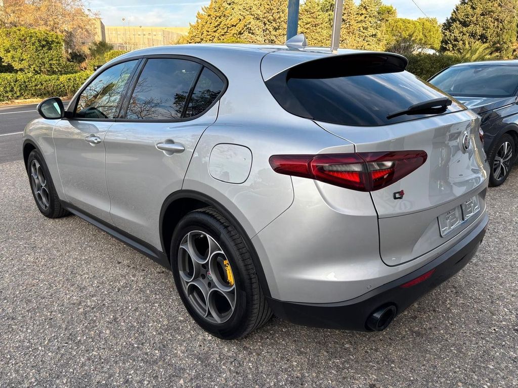 Alfa Romeo Stelvio 2021