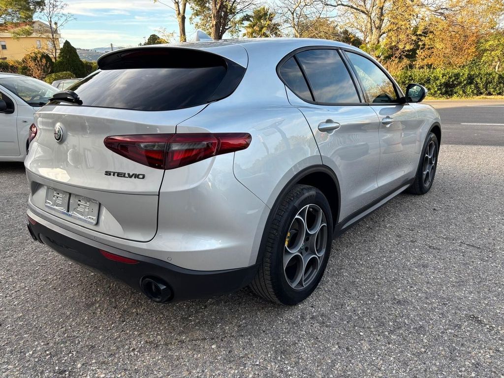 Alfa Romeo Stelvio 2021