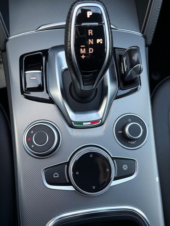 Alfa Romeo Stelvio 2021