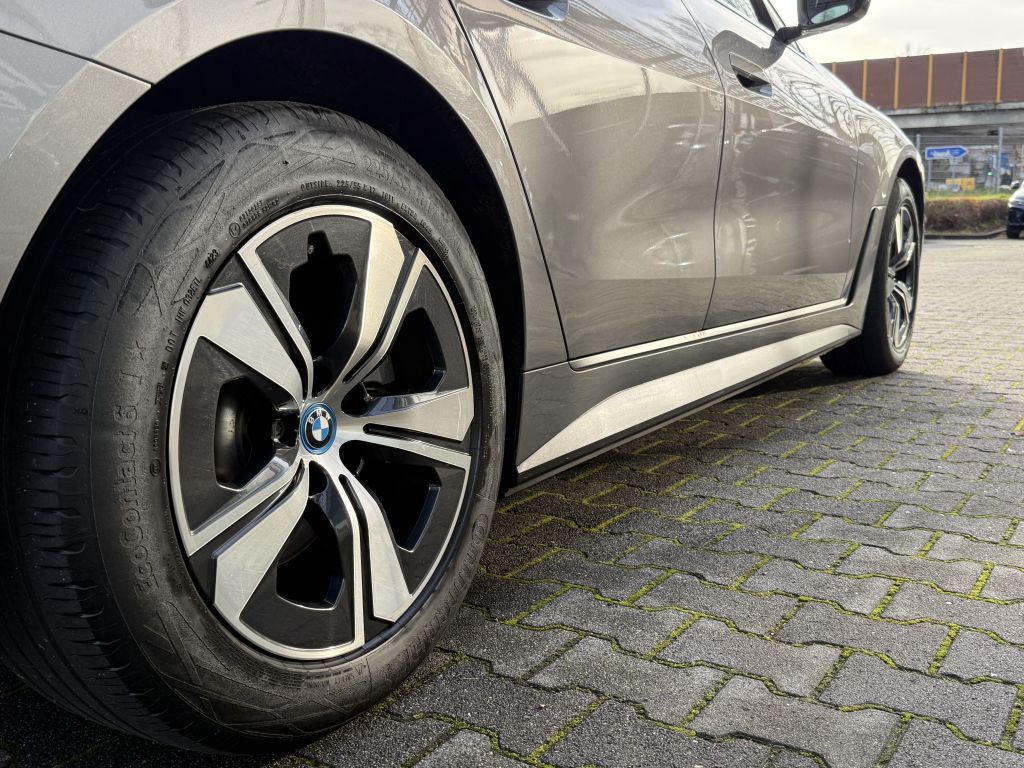 BMW i4 2023