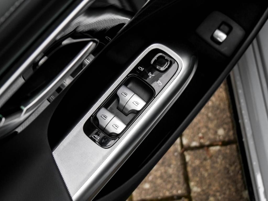 Mercedes-Benz E 300 2025