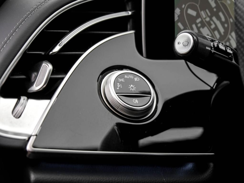 Mercedes-Benz E 300 2025