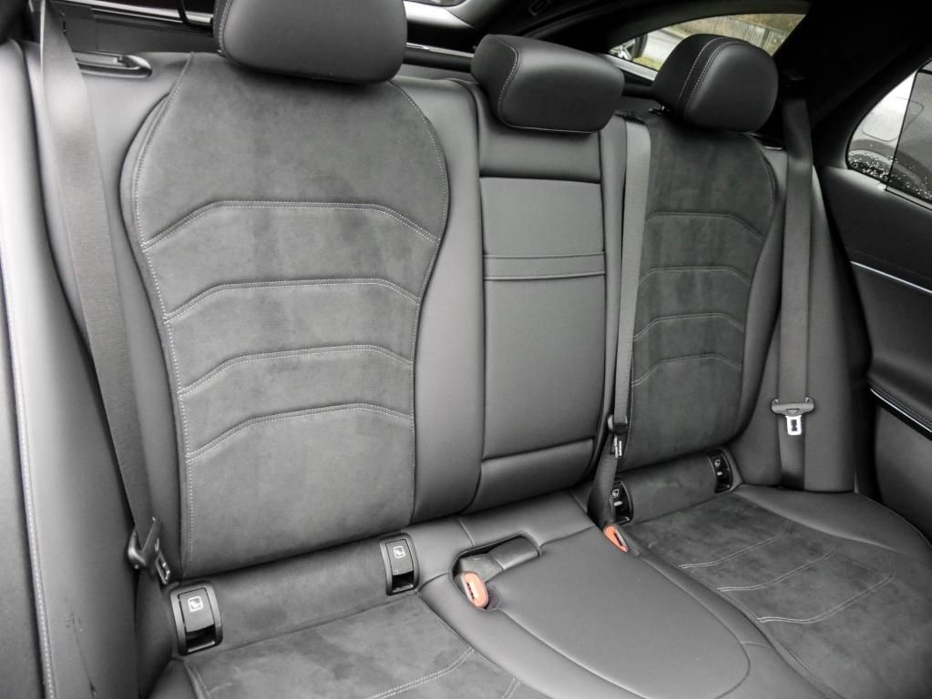 Mercedes-Benz E 300 2025