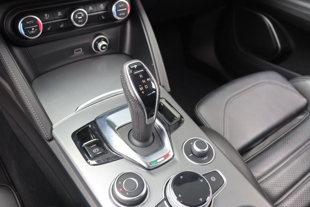 Alfa Romeo Stelvio 2021