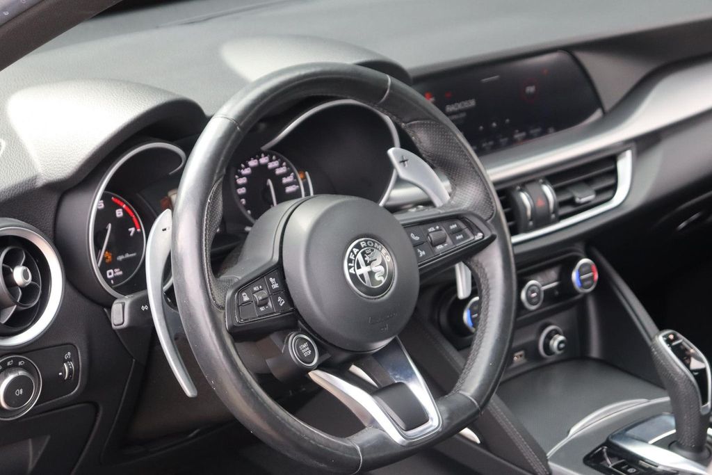 Alfa Romeo Stelvio 2021