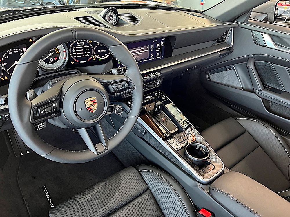 Porsche 992 2023