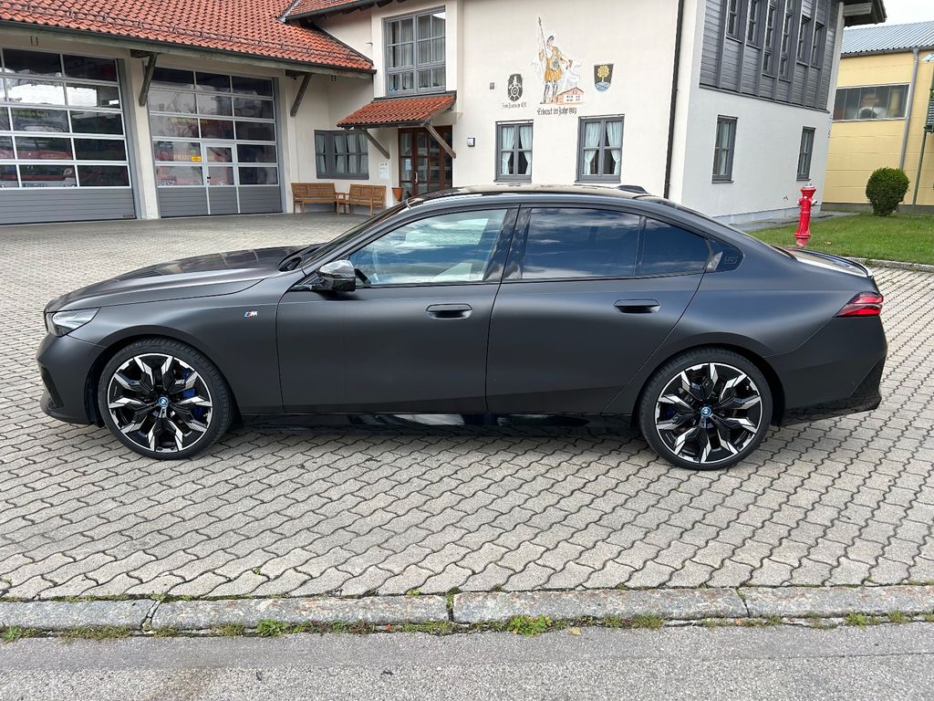 BMW i5 2023