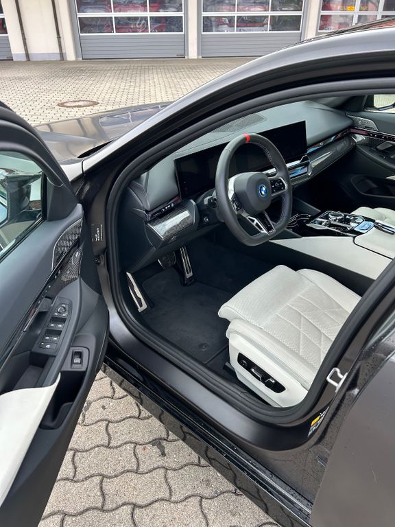 BMW i5 2023