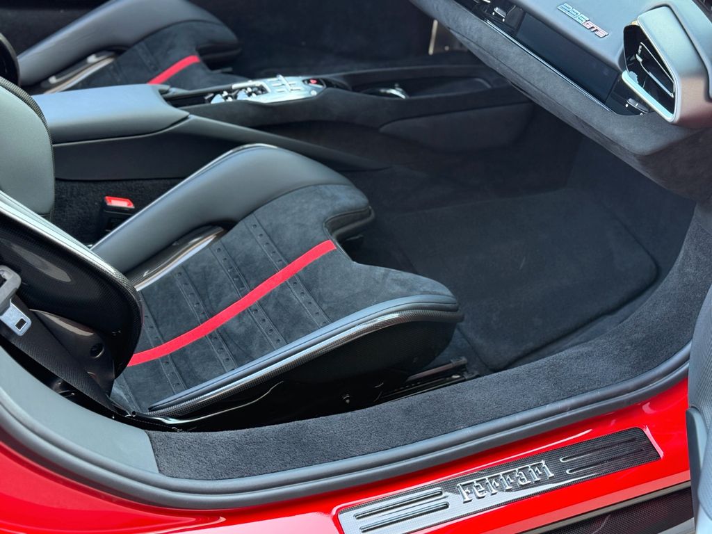 Ferrari 296 GTS 2024