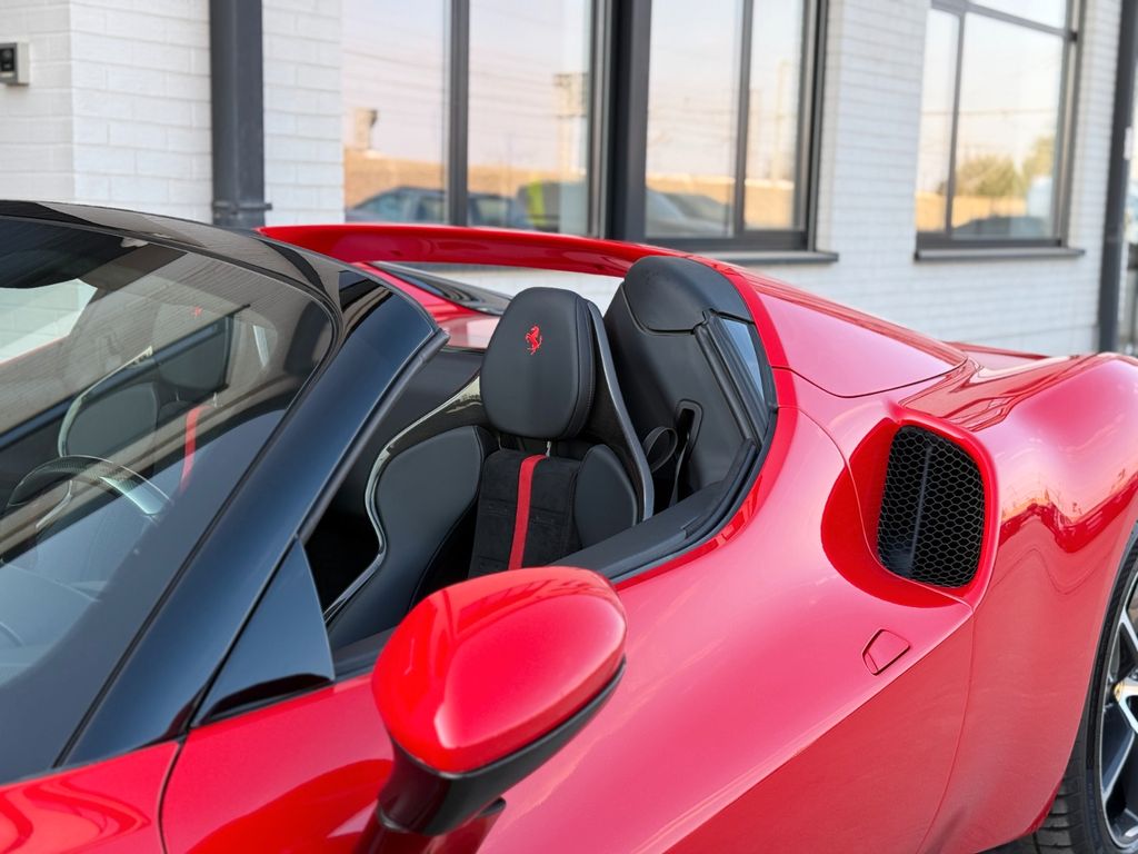 Ferrari 296 GTS 2024