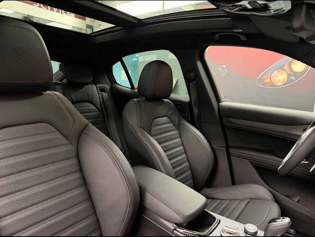 Alfa Romeo Stelvio 2025