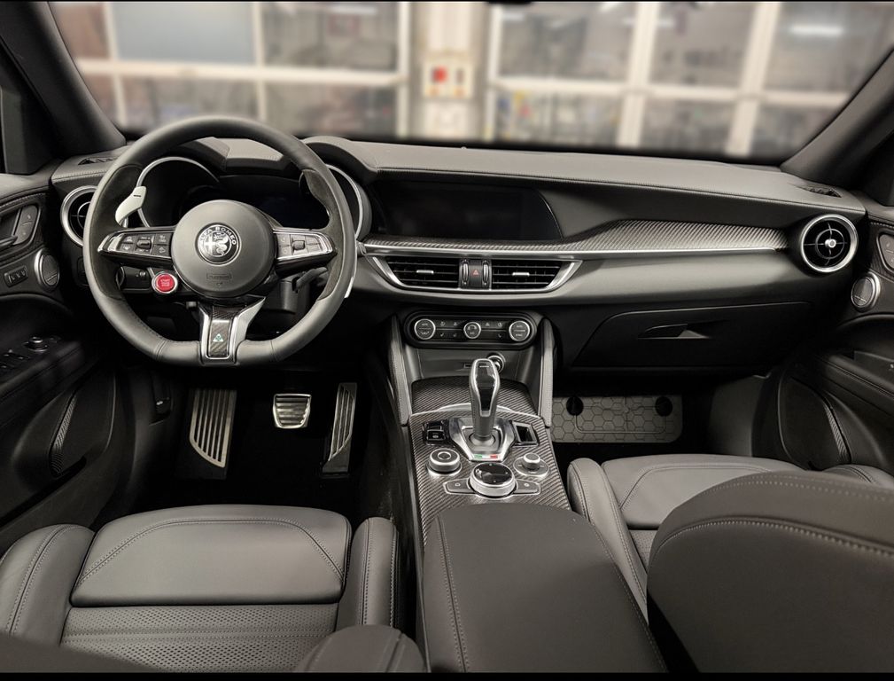 Alfa Romeo Stelvio 2025
